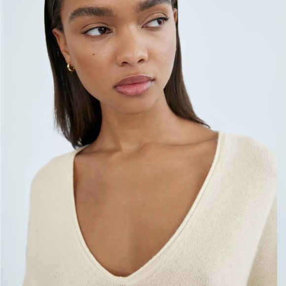NWT Aritzia 100% Genre Cashmere Sweater - Picture 4 of 8